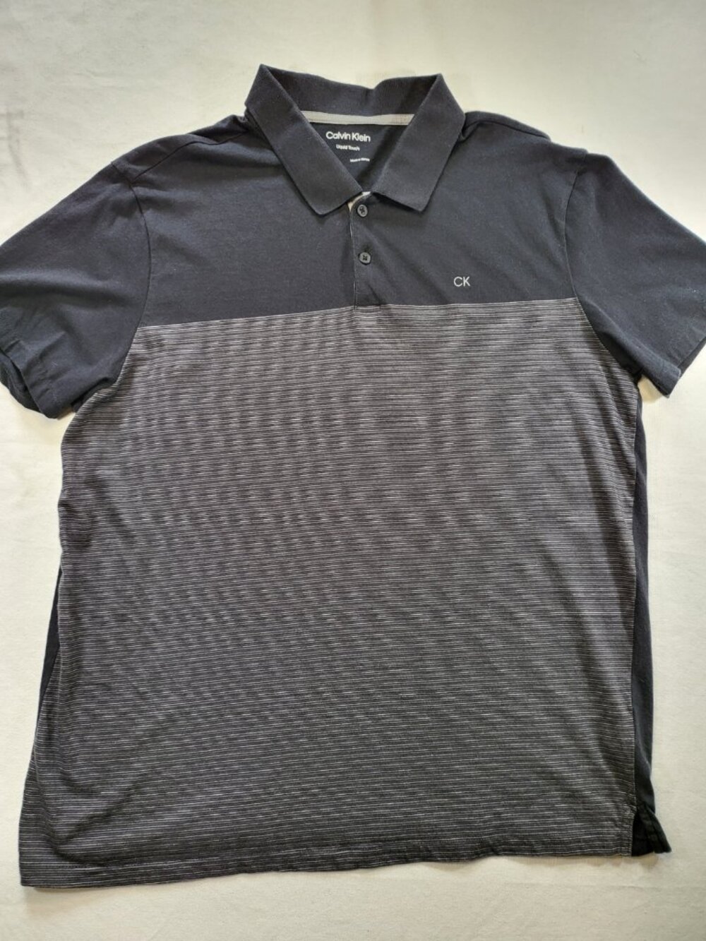 Calvin Klein Liquid Touch Polo Shirt – Men’s XL – Black & Gray Striped